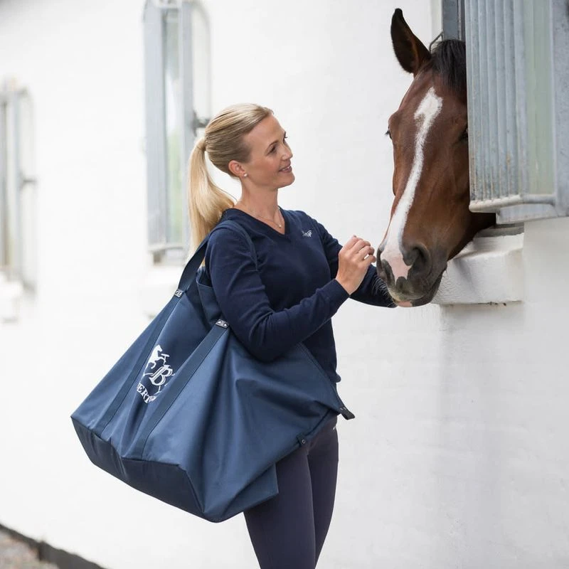 B Vertigo Helsinki Large Travel Bag - Dark Navy 4 B Vertigo Helsinki Large Travel Bag - Dark Navy - Image 2
